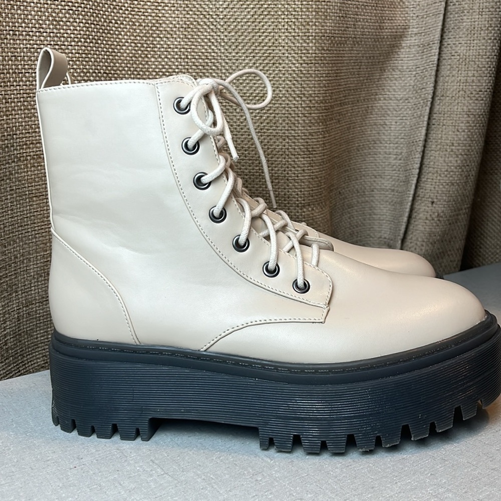 YOKI WOMEN’S platform tan combat lace up zip up boots size 7.5. - Picture 4 of 12